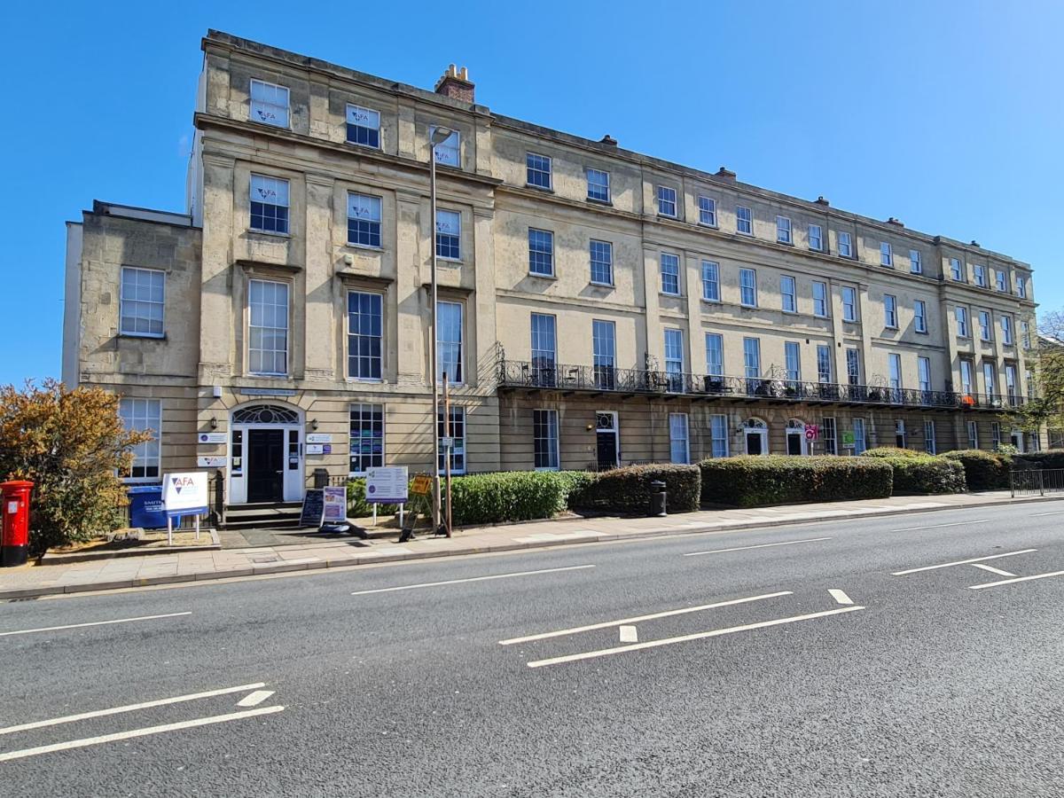 Margaret'S Terrace By Fortuna Property Cheltenham Buitenkant foto