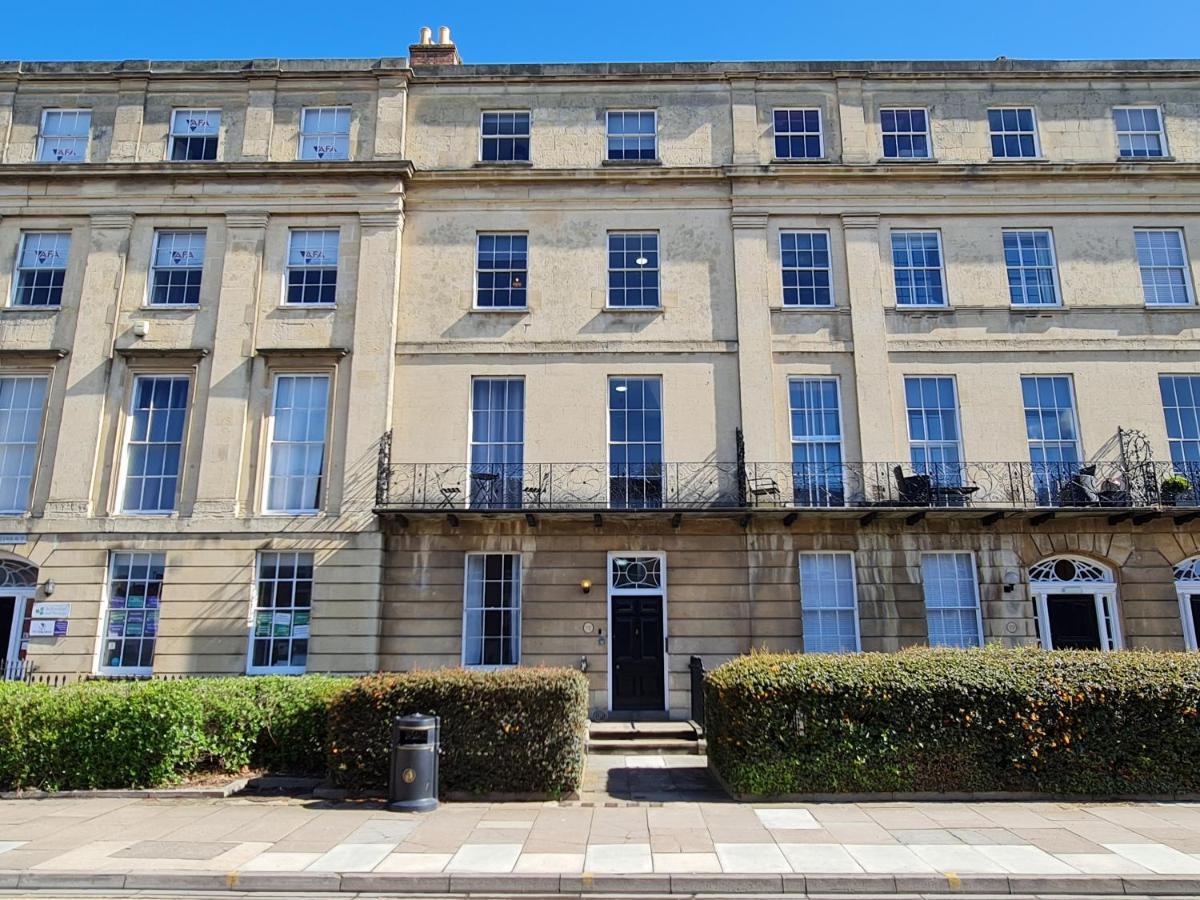Margaret'S Terrace By Fortuna Property Cheltenham Buitenkant foto