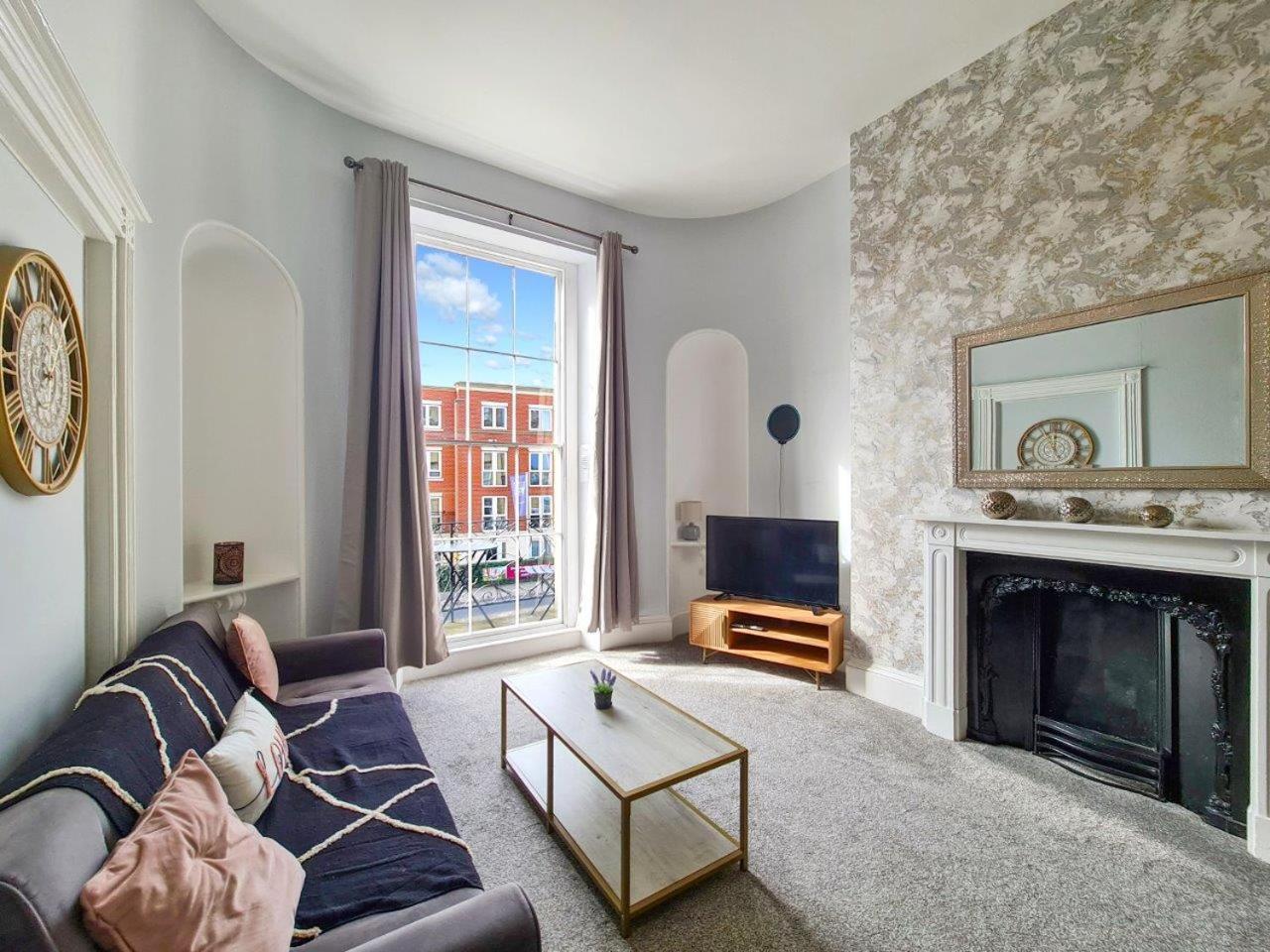 Margaret'S Terrace By Fortuna Property Cheltenham Buitenkant foto